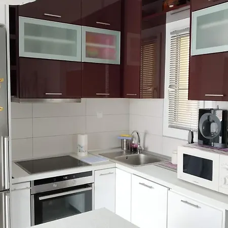 Indigo Apartment *